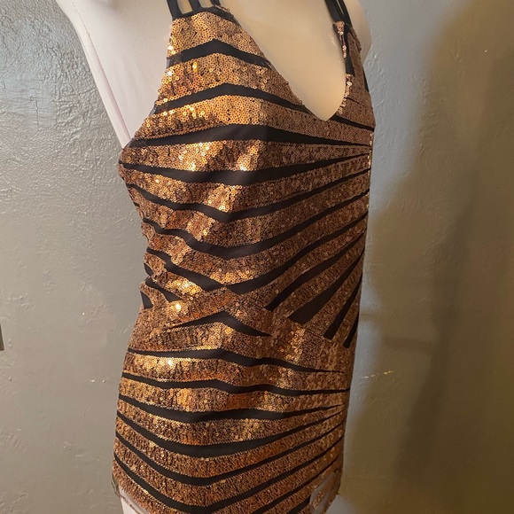 LAVISH Geometric Copper/Black Sequin Top - Picture 10 of 16